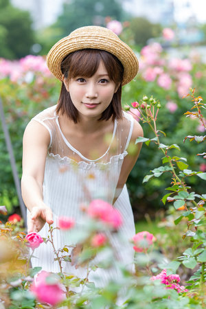 公车掀起衣服含着奶头H高H漫画